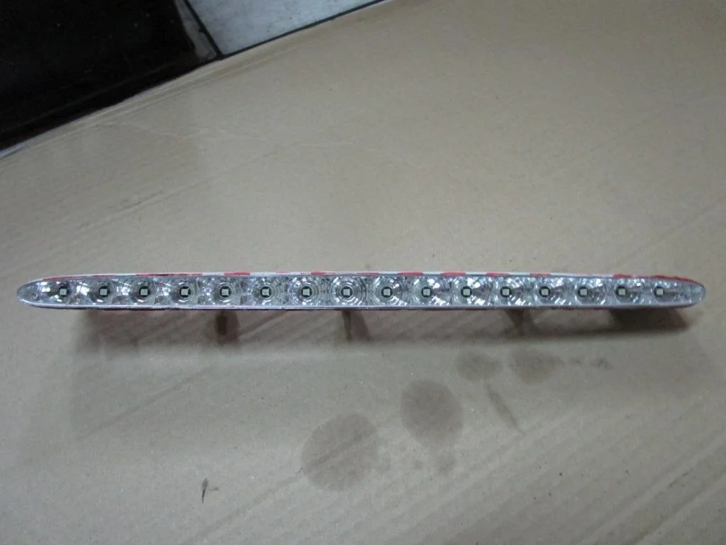 Фонарь стоп-сигнала Mercedes-Benz