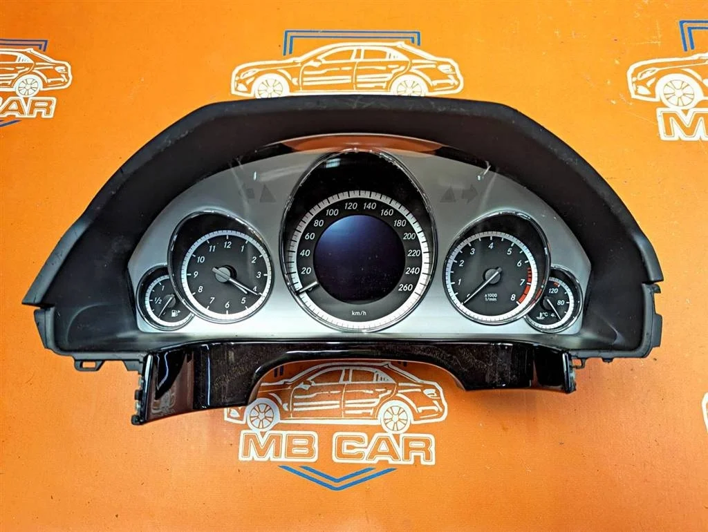 Щиток приборов Mercedes-Benz