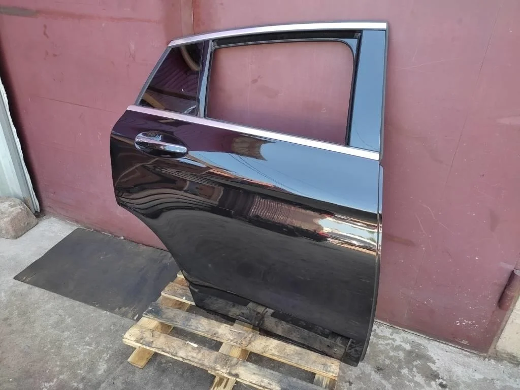 Дверь задняя правая Mercedes-Benz