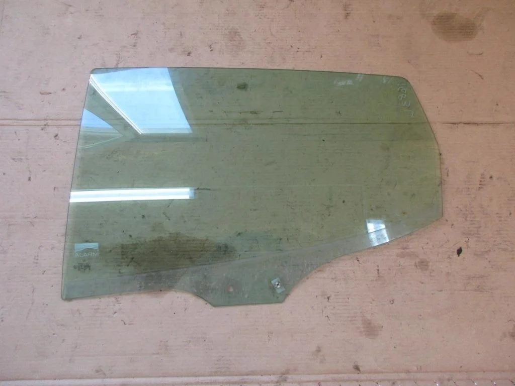 Стекло заднее левое Mercedes-Benz