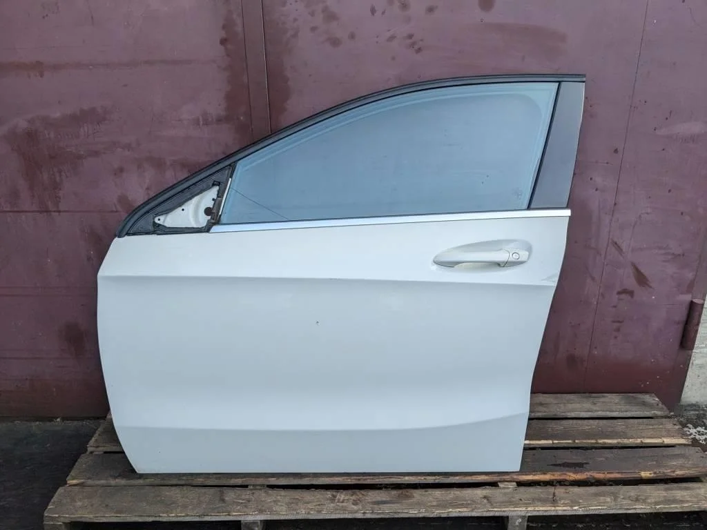 Дверь передняя левая Mercedes-Benz