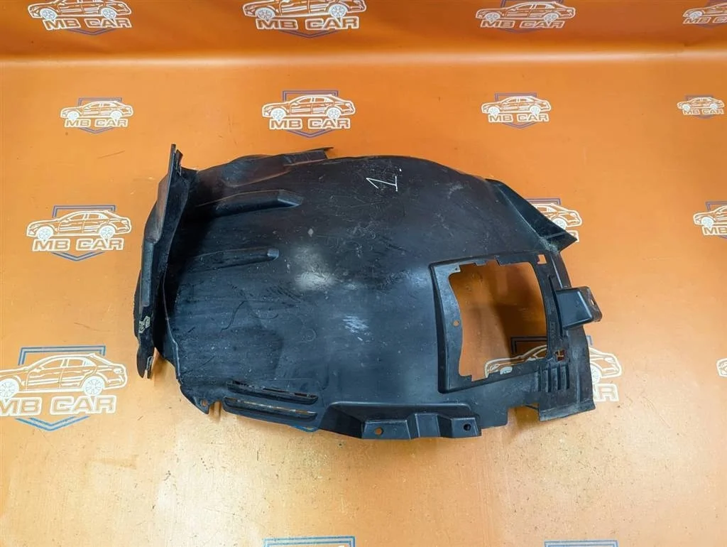 Подкрылок передний левый, передняя часть Mercedes-Benz