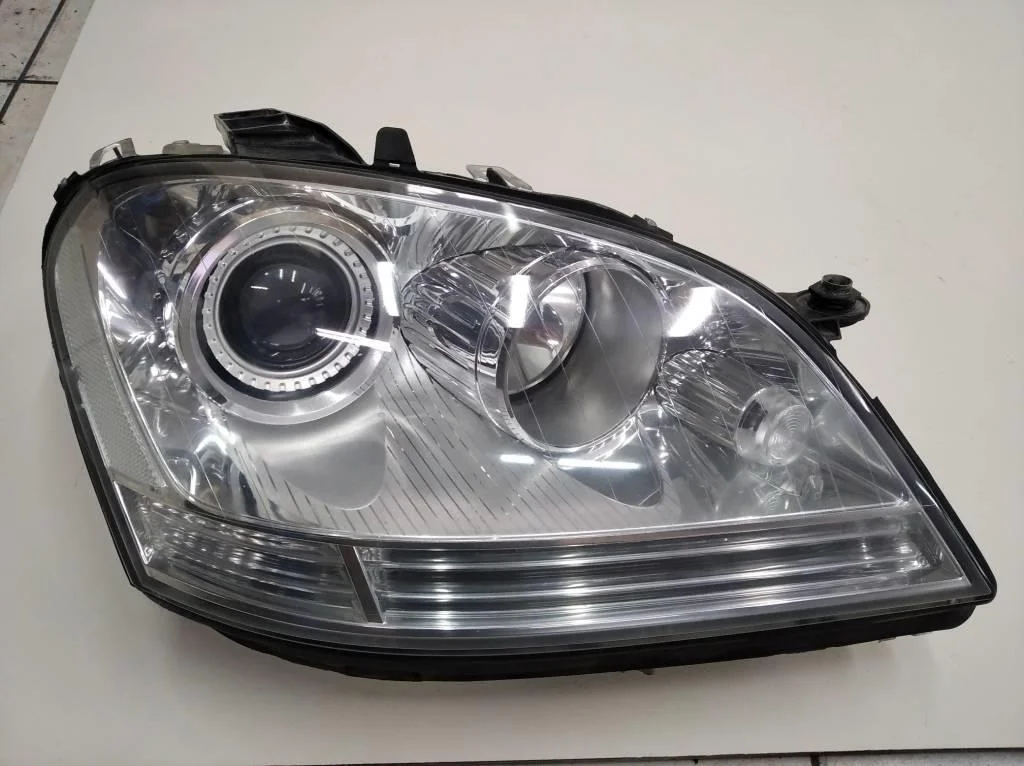 Фара правая Mercedes-Benz