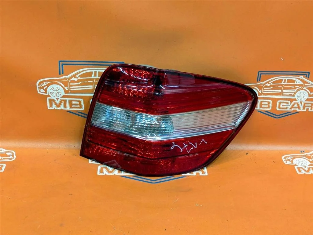 Фонарь задний правый Mercedes-Benz
