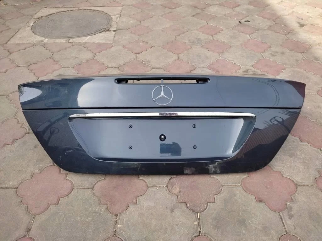 Крышка багажника Mercedes-Benz