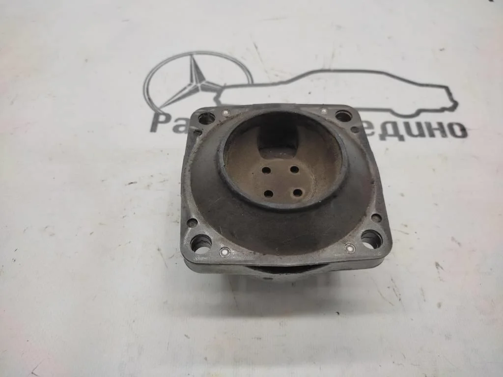 Опора КПП Mercedes-Benz
