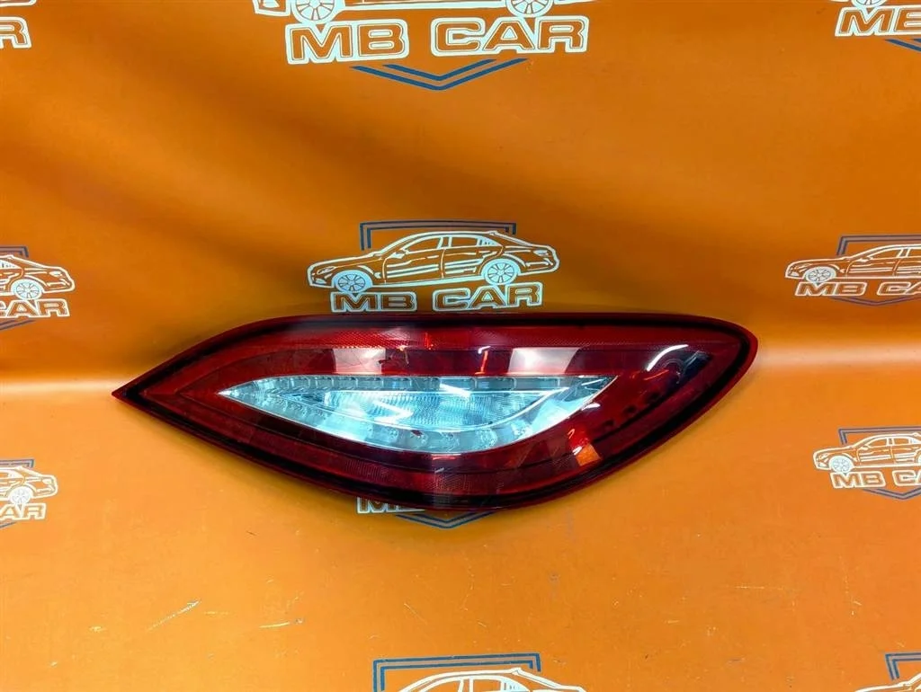 Фонарь задний правый Mercedes-Benz