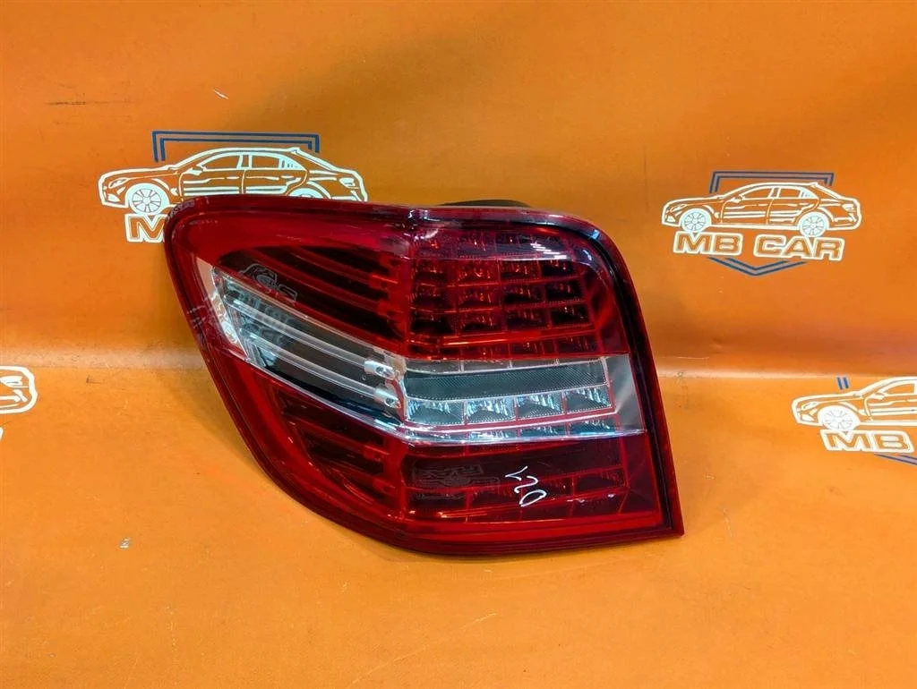 Фонарь задний левый Mercedes-Benz