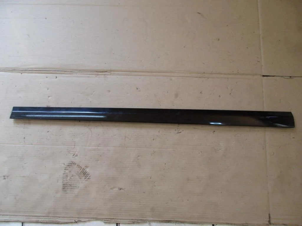 Молдинг двери Mercedes-Benz