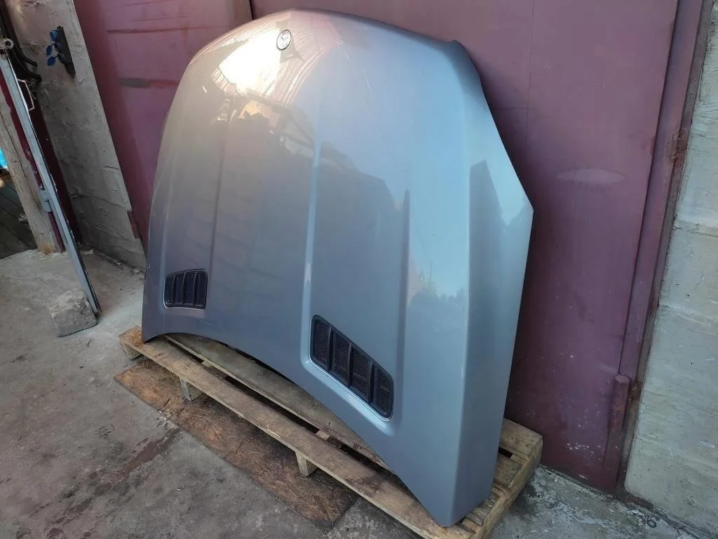 Капот Mercedes-Benz