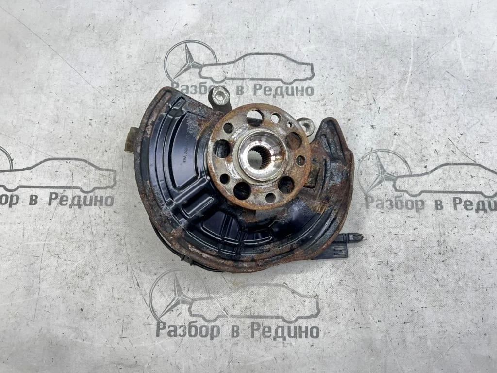 Кулак поворотный передний правый Mercedes-Benz