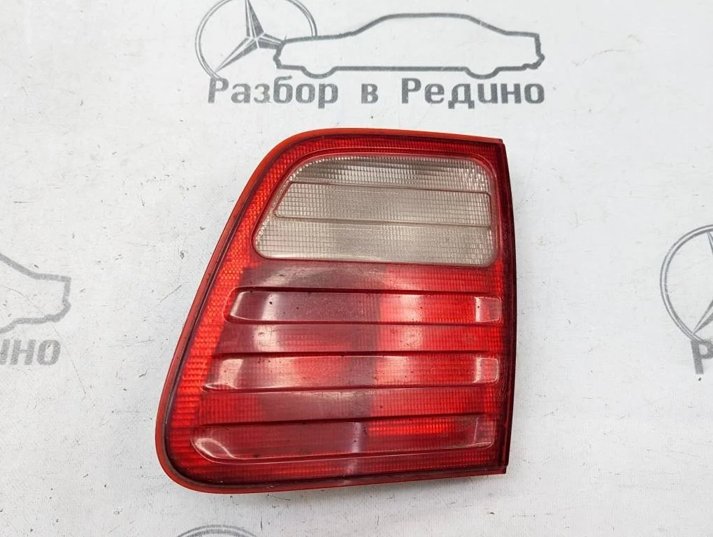 Фонарь крышки багажника Mercedes-Benz