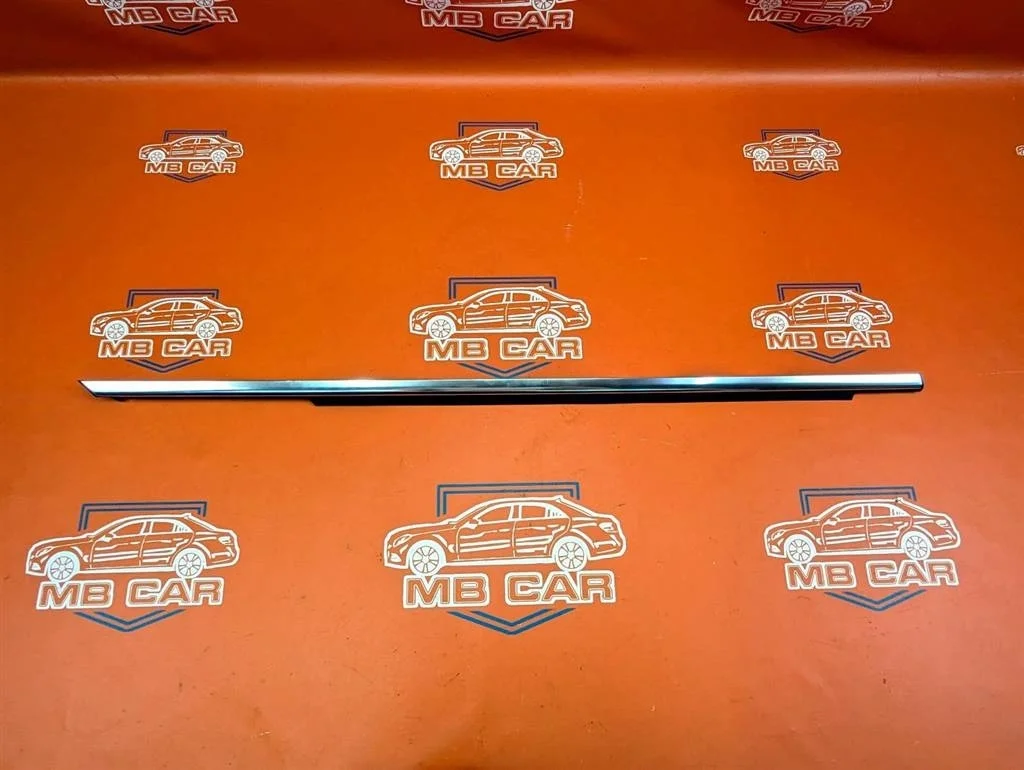 Молдинг стекла двери Mercedes-Benz