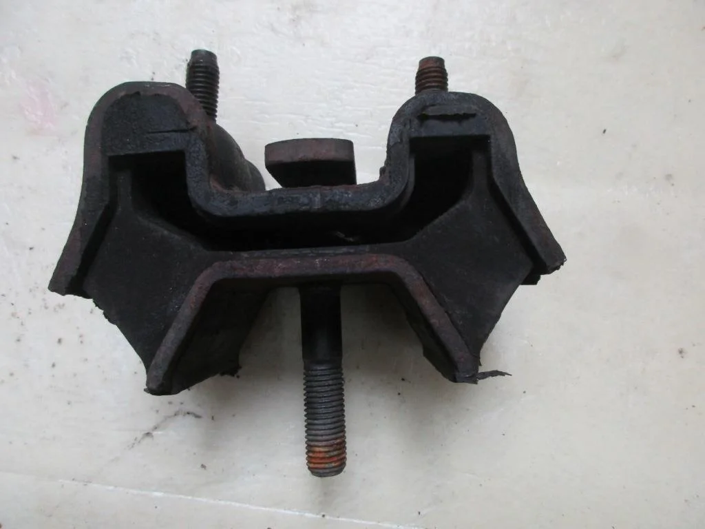 Опора двигателя Mercedes-Benz