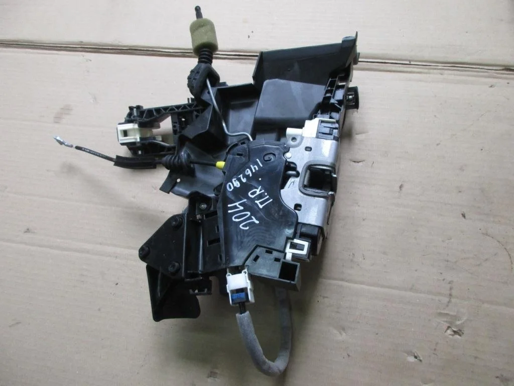 Замок двери передней правой Mercedes-Benz