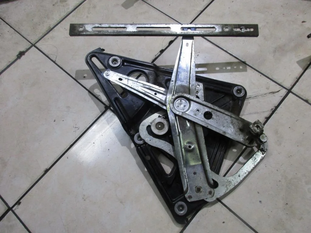 Стеклоподъемник передний левый Mercedes-Benz