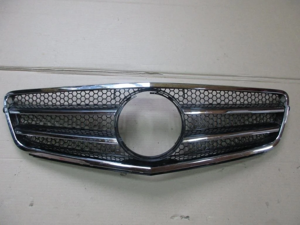 Решетка радиатора Mercedes-Benz