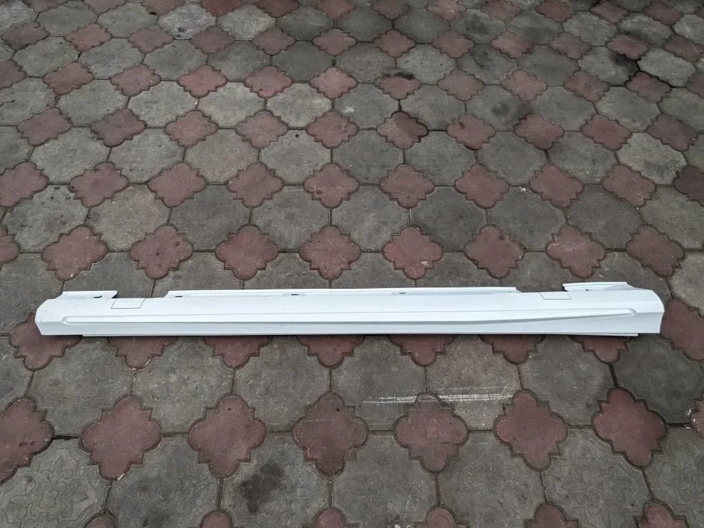 Порог пластиковый правый Mercedes-Benz