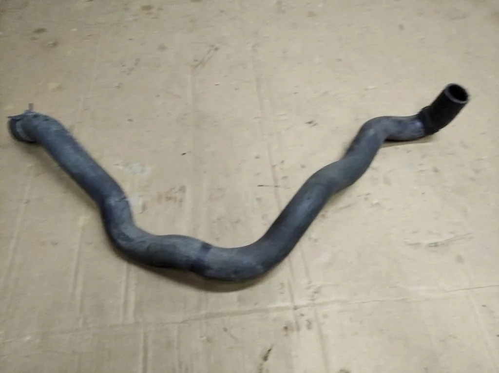 Патрубок радиатора Mercedes-Benz