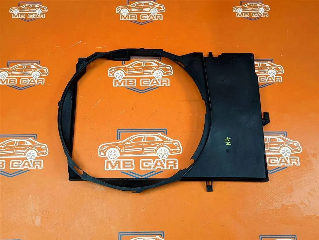 Кожух вентилятора основного Mercedes-Benz