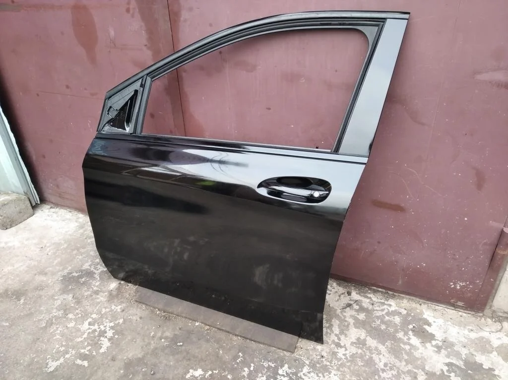 Дверь передняя левая Mercedes-Benz