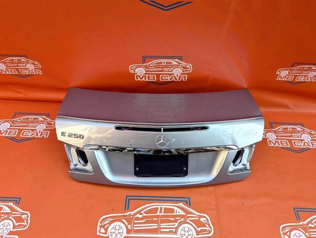 Крышка багажника Mercedes-Benz