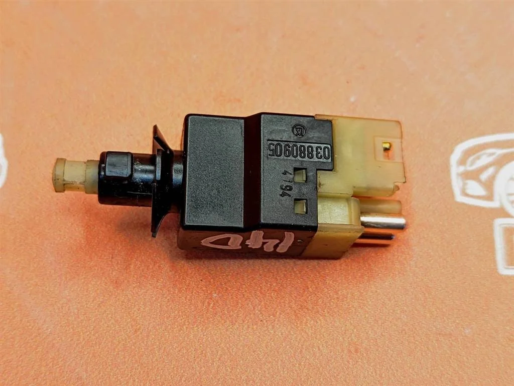 Выключатель стоп-сигнала Mercedes-Benz