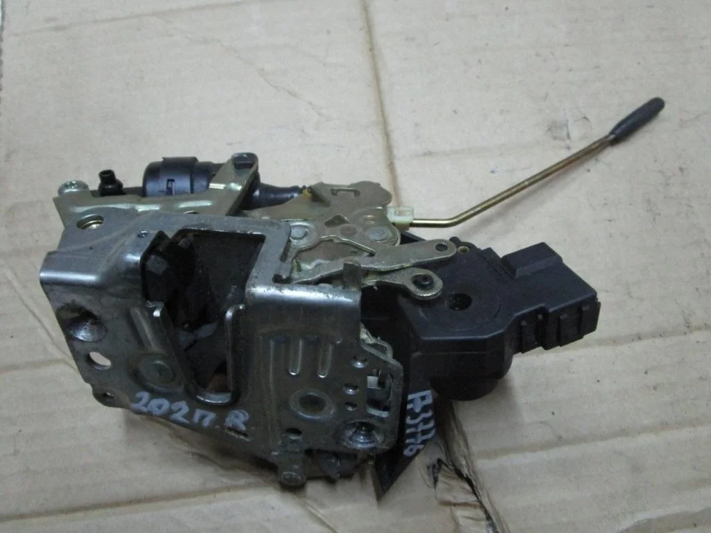 Замок двери передней правой Mercedes-Benz