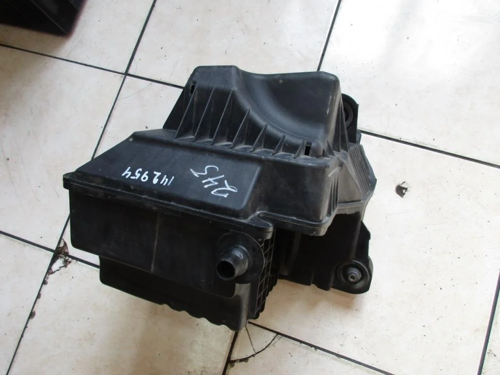 Корпус воздушного фильтра Mercedes-Benz