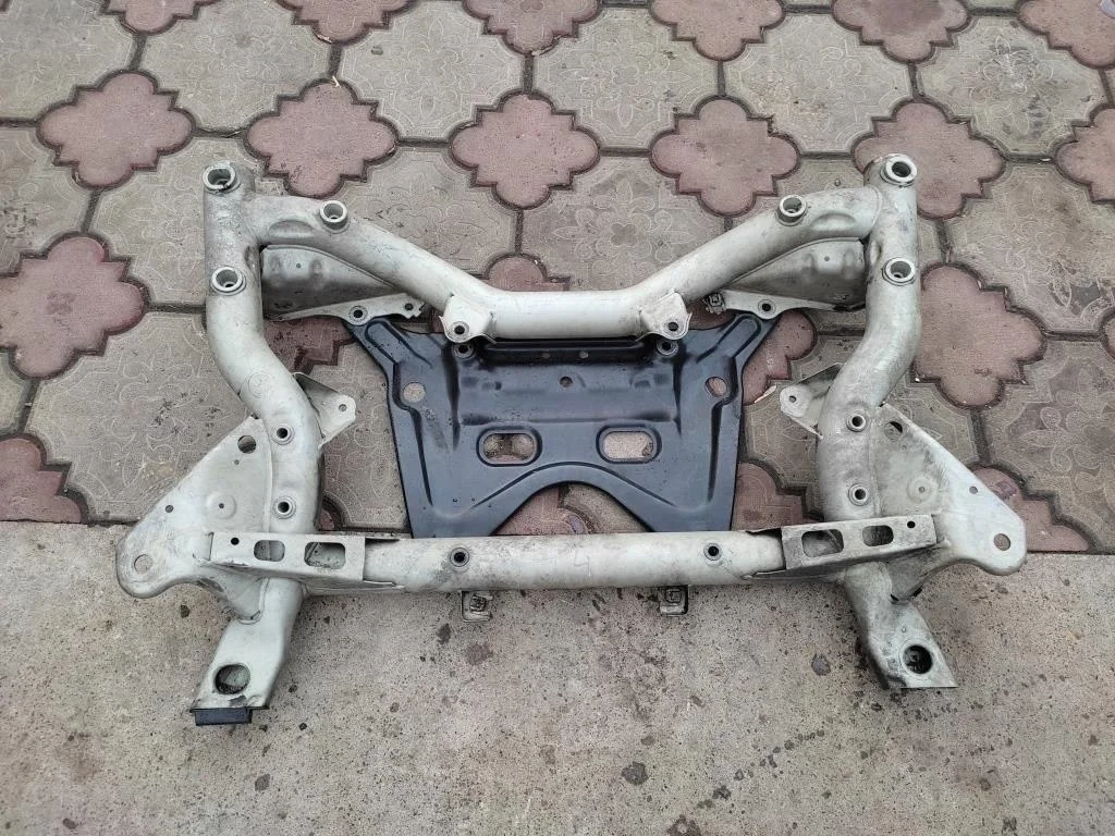 Подрамник передний Mercedes-Benz