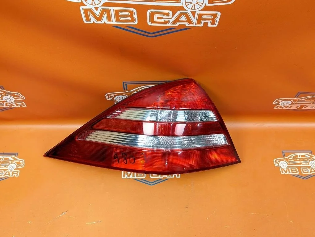 Фонарь задний левый Mercedes-Benz