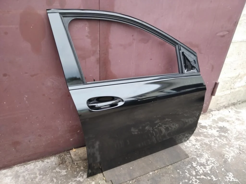 Дверь передняя правая Mercedes-Benz