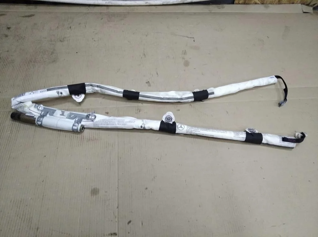 Шторка безопасности правая Mercedes-Benz