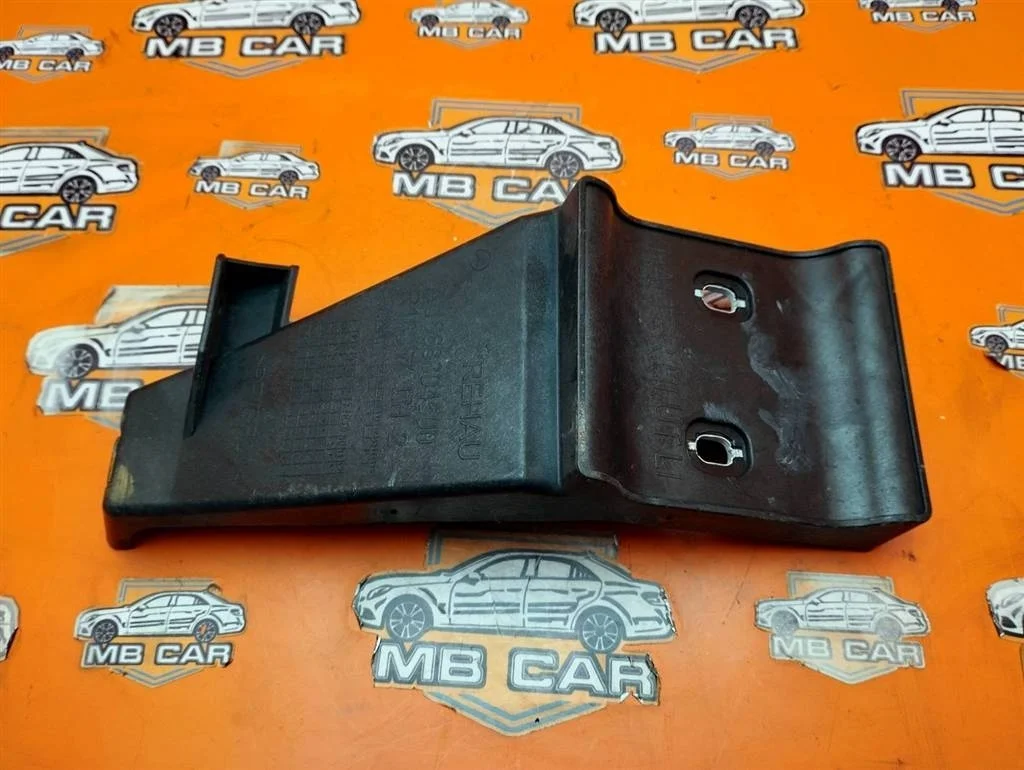 Кронштейн крепления бампера Mercedes-Benz