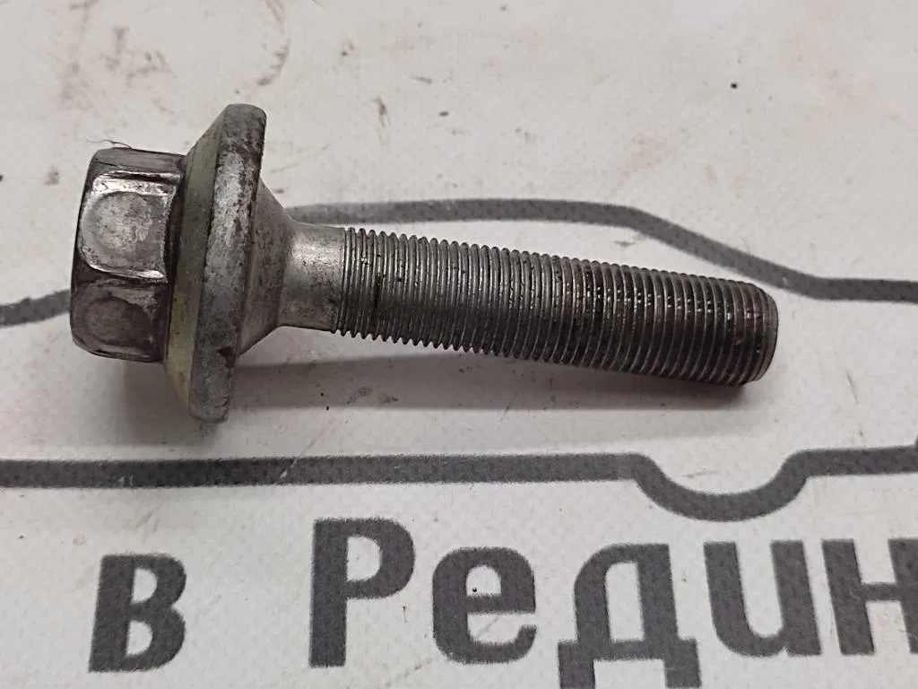 Болт шкива коленвала Mercedes-Benz