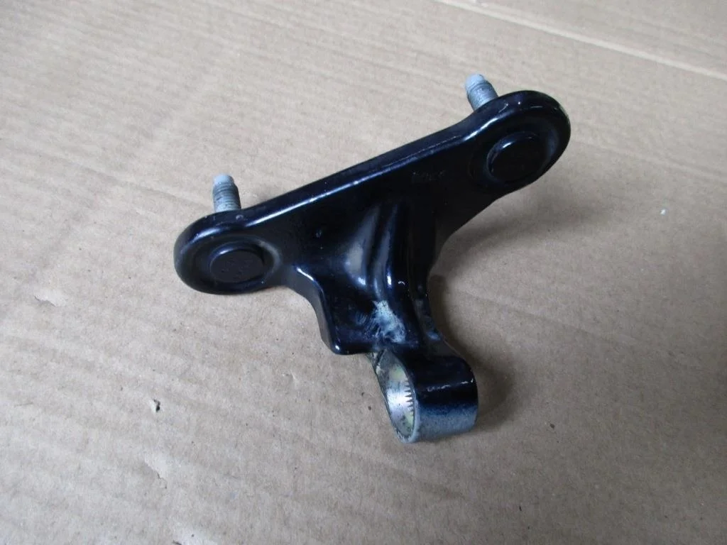 Петля двери Mercedes-Benz