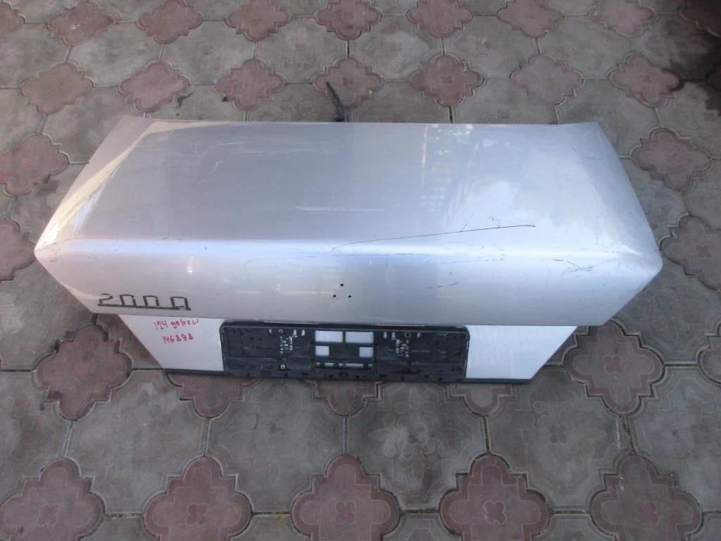 Крышка багажника Mercedes-Benz