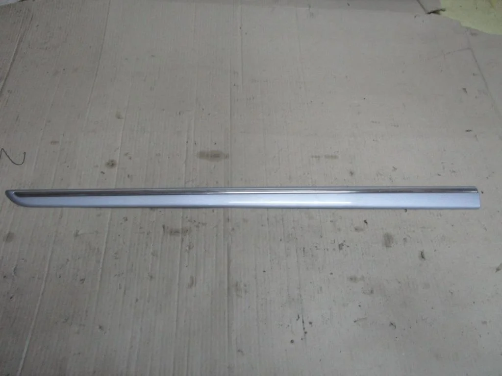 Молдинг двери Mercedes-Benz