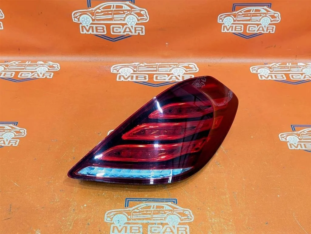 Фонарь задний правый Mercedes-Benz