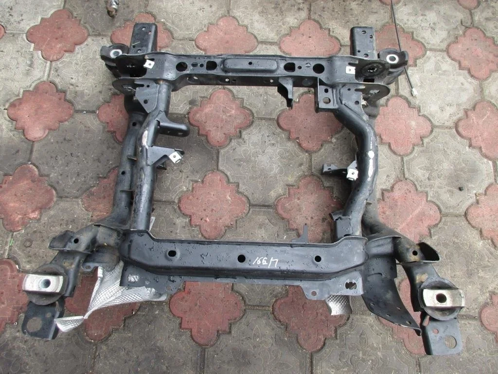 Подрамник передний Mercedes-Benz