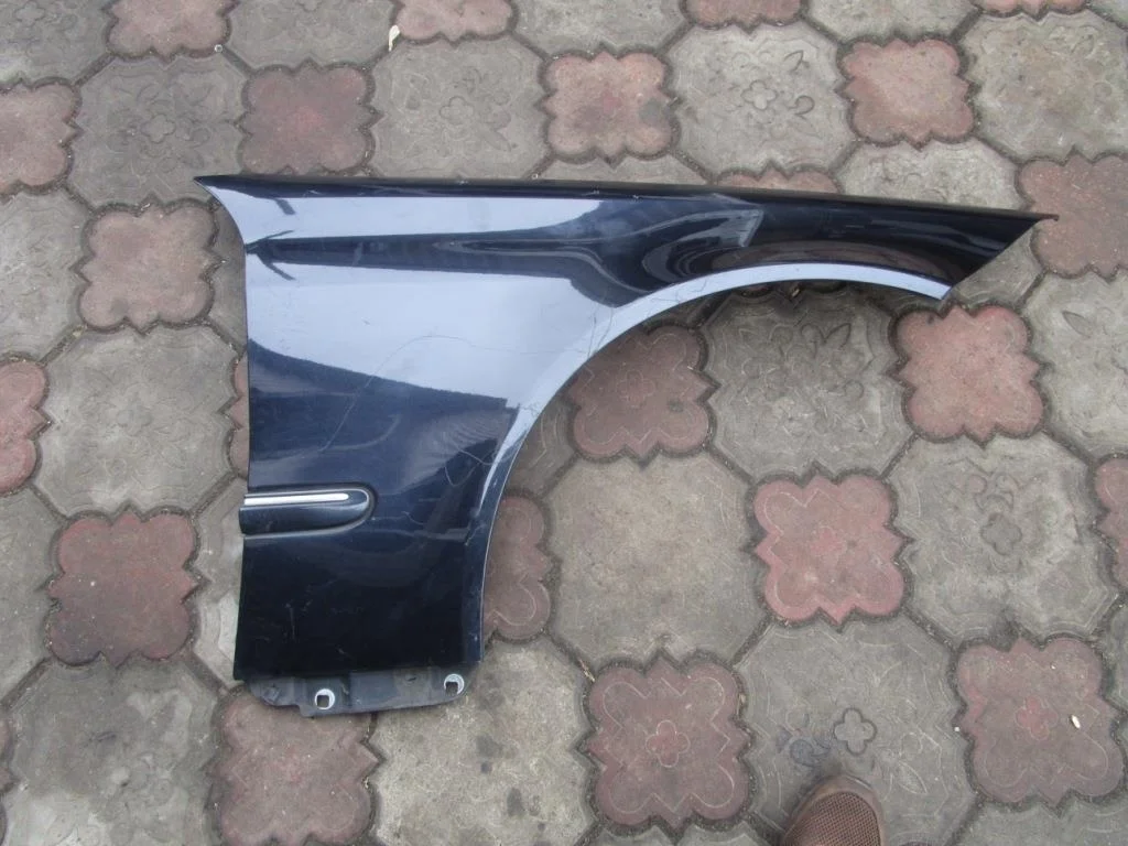 Крыло переднее правое Mercedes-Benz