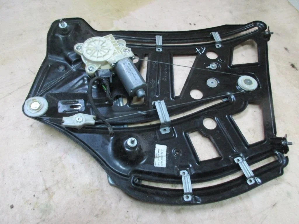 Стеклоподъемник задний правый Mercedes-Benz