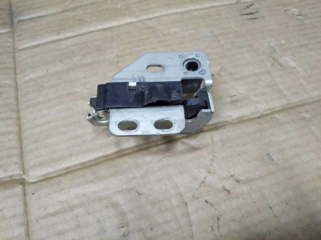 Замок багажника Mercedes-Benz