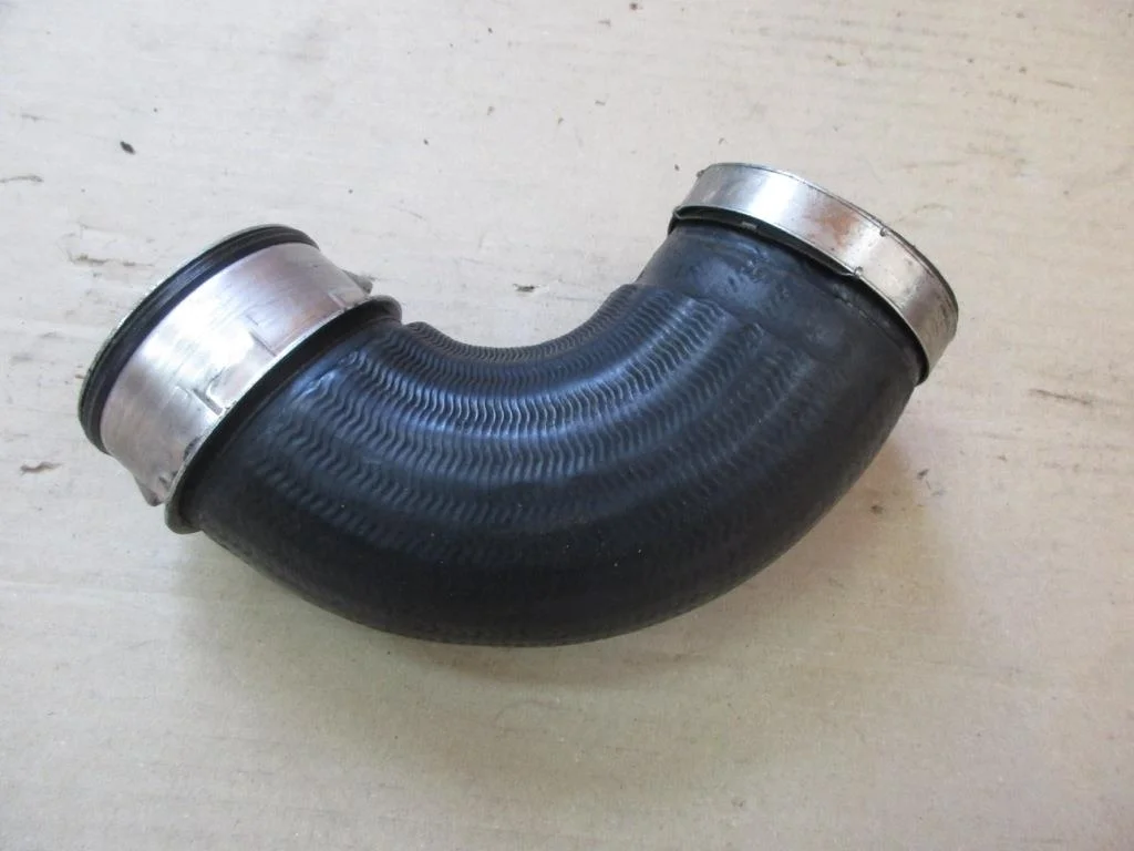 Патрубок интеркулера Mercedes-Benz