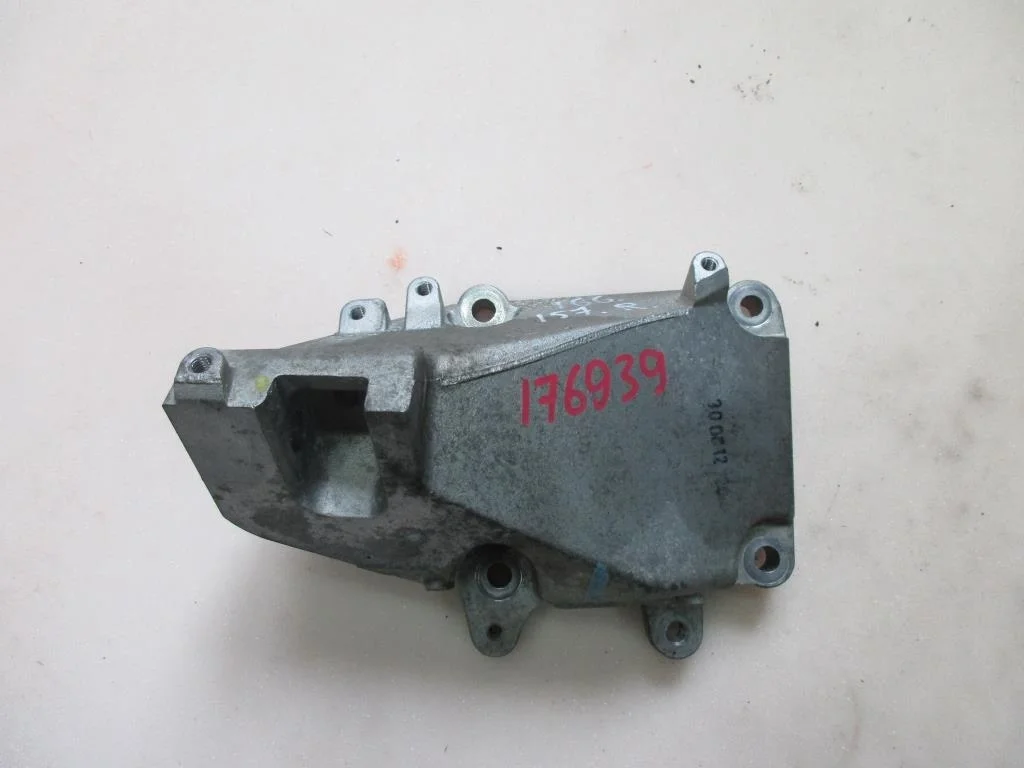 Лапа правая Mercedes-Benz