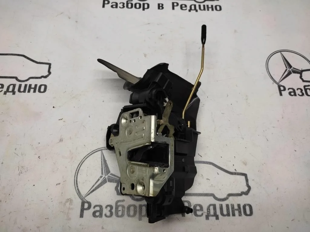 Замок двери передней левой Mercedes-Benz