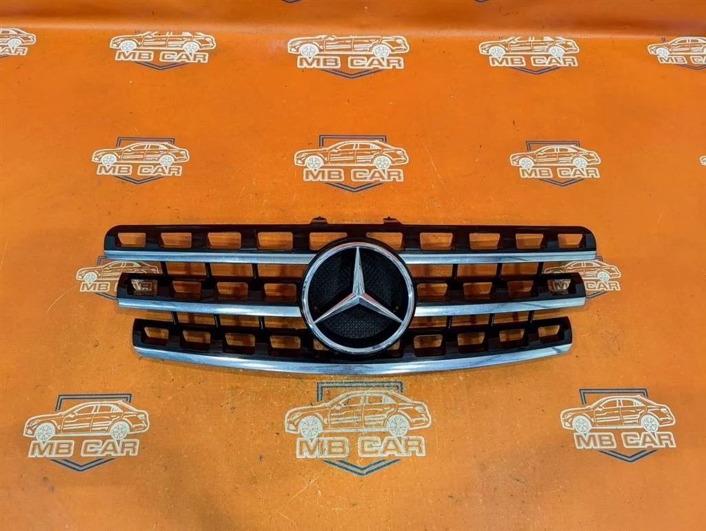 Решетка радиатора Mercedes-Benz