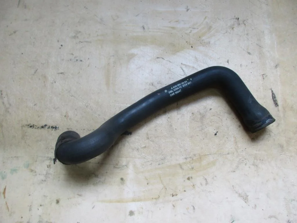 Патрубок радиатора Mercedes-Benz