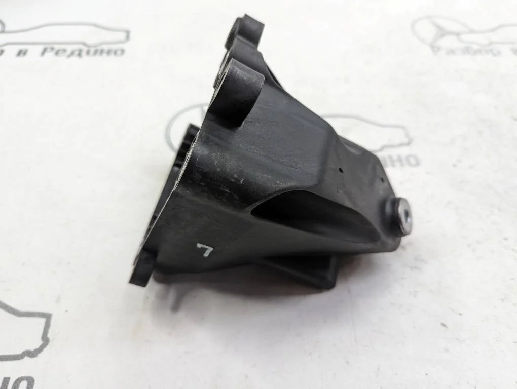 Лапа левая Mercedes-Benz