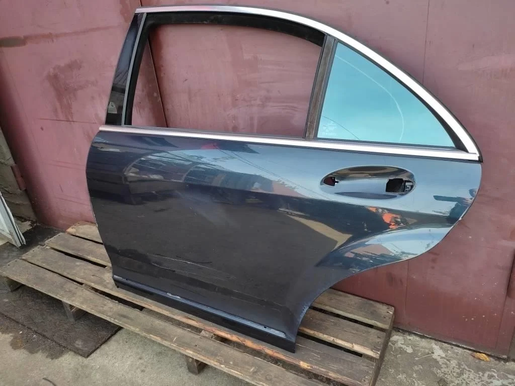 Дверь задняя левая Mercedes-Benz